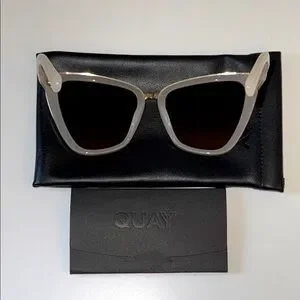 Quay Australia | Accessories | Quay Chic Cream With Gold  display picture 1